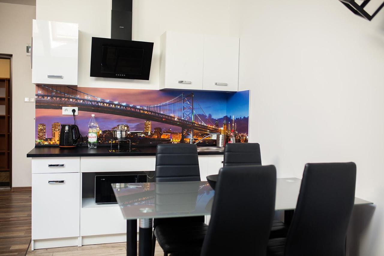 מילץ' Apartament Manhattan מראה חיצוני תמונה